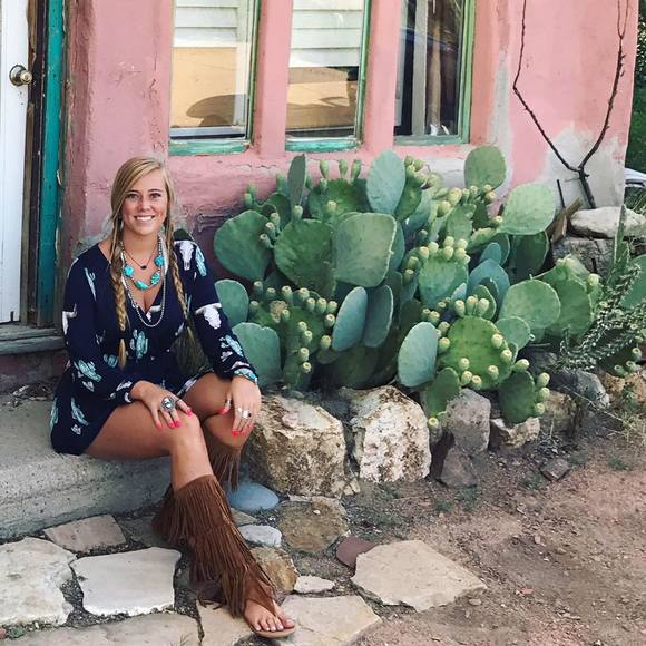 Meet your Posher, Taylor - Picture 1 of 1